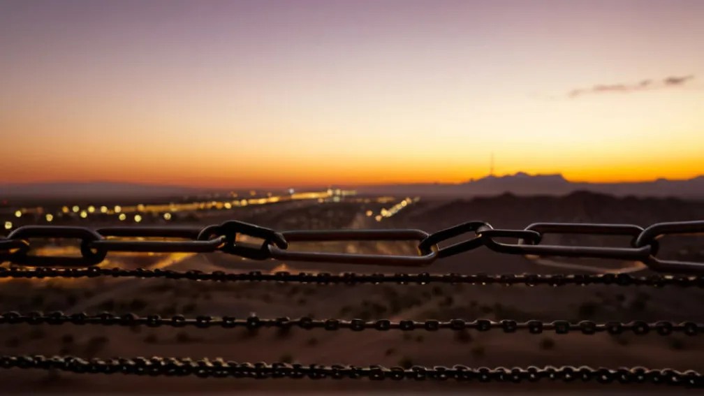 Youtuberul German Simon Desue și un Model GNTM, Arestați în Dubai pentru Droguri