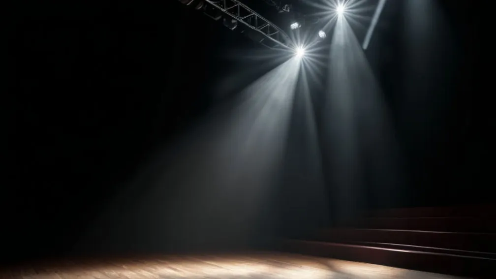 Kevin Spacey Dezminte Zvonurile despre Lipsa Adăpostului și Anunță Revenirea pe Scenă