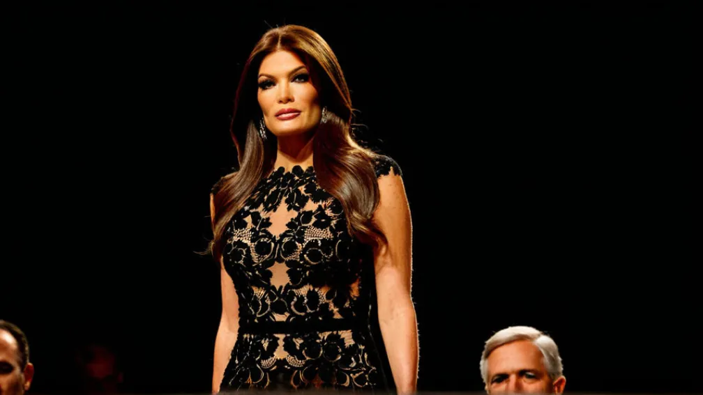 Ambasadoarea SUA Kimberly Guilfoyle a provocat un scandal la Atena cu o rochie transparentă din dantelă