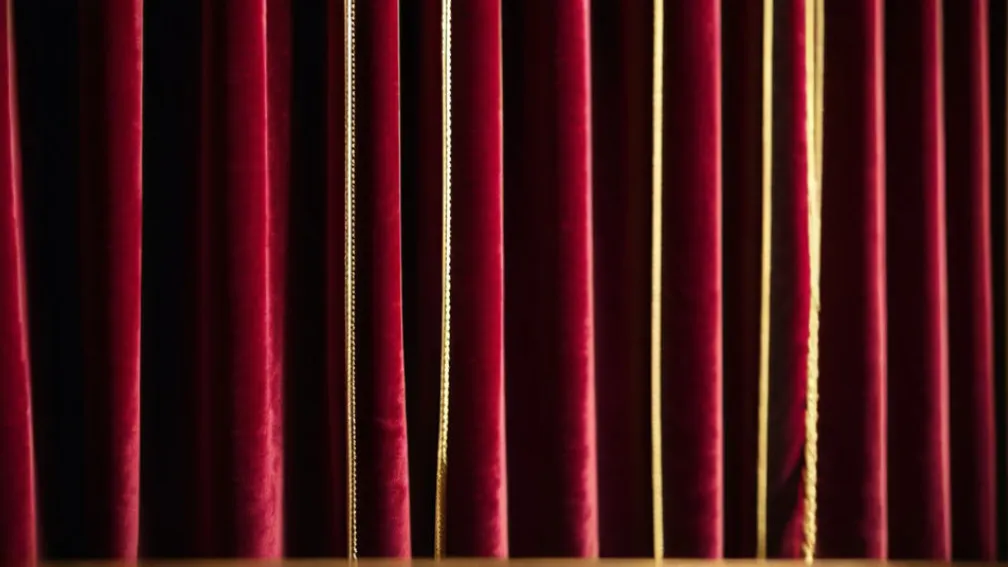 Ursula Karven revine pe scenă cu un triumf, fiii săi își prezintă iubitele