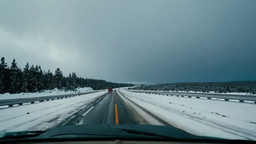 Accident în masă în SUA: O coliziune cu 50 de vehicule blochează o autostradă din Indiana după furtuna de iarnă
