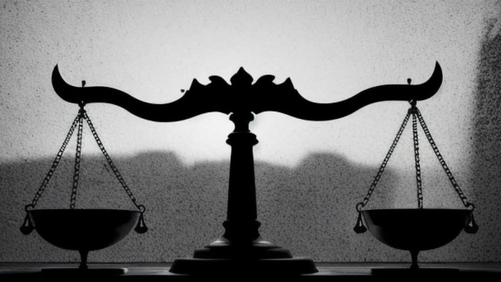 Șoc la Tribunal: Tânăr de 22 de Ani și-a Torturat Prietena cu un Fier de Călcat – Detalii Înfiorătoare
