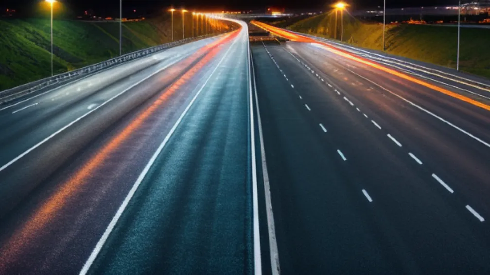 Peste 140.000 de «Like-uri» pe Facebook – Poliția ironizează șoferii care blochează banda de mijloc pe autostradă. Amendă usturătoare!
