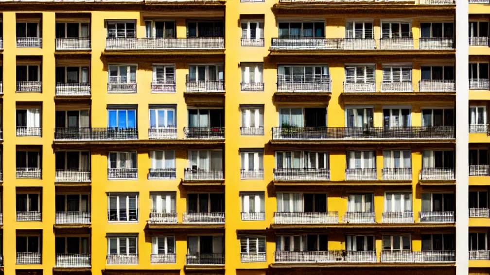 Proprietarii se Sătură de Restanțieri: Interzic Accesul la Piscină și Îi Dau în Judecată – Cum Recuperăm Datoriile la Condominiu [Economie Imobiliară]