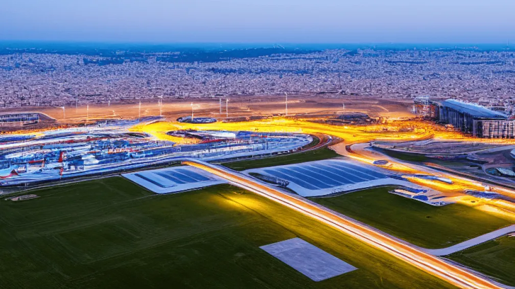 Extinderea Aeroportului Barcelona-El Prat: Urgentă și Necesară, Conform Experților