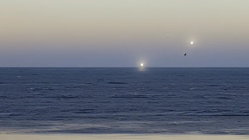 Alertă UFO în largul Californiei: Jurnaliști americani publică un clip misterios