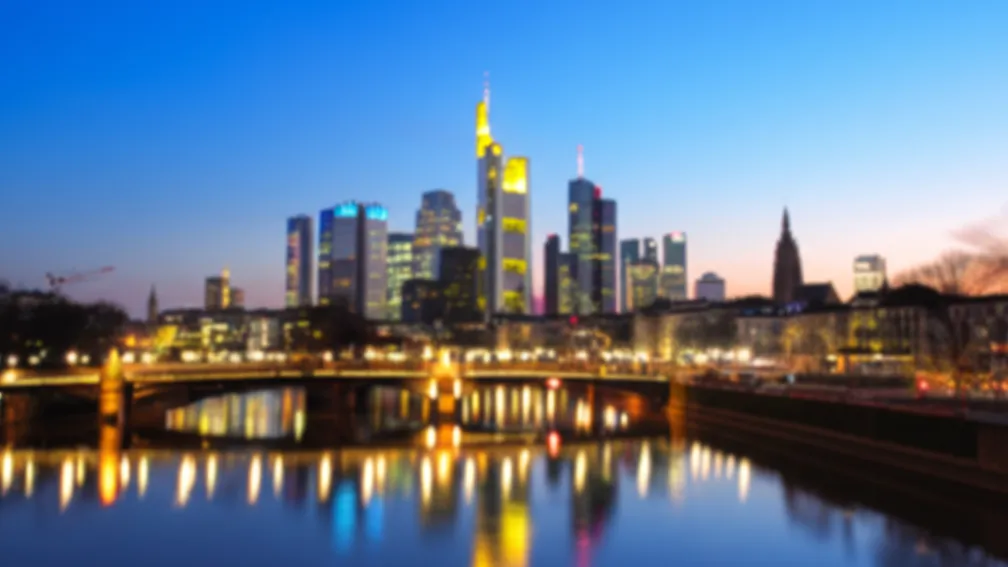Agresiune brutală în Frankfurt: Tânăr de 23 de ani atacă un bărbat de 69 de ani