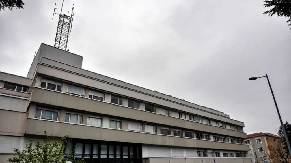 Suspiciune de insuficiență renală - Prietena se grăbește la patul de spital al lui Ernst August