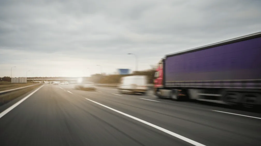 Accident A3: Șofer (23) a lovit un camion