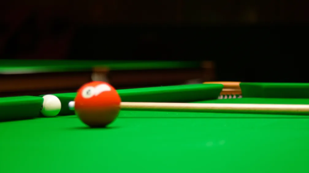 Talent Surprinzător! - Legenda Fotbalului cu Show de Snooker