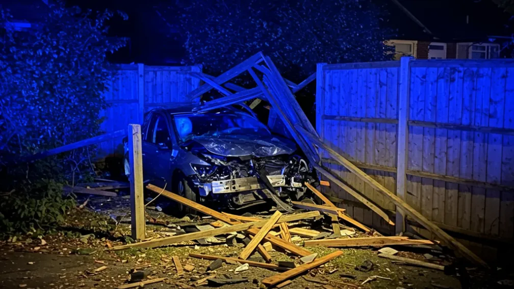 Ulm: Șofer beat (38) a intrat cu mașina într-un gard de grădină