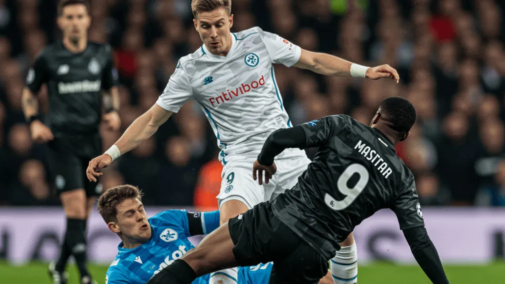 Rafael van der Vaart își cere scuze lui Jannik Vestergaard pentru un fault brutal acum 10 ani