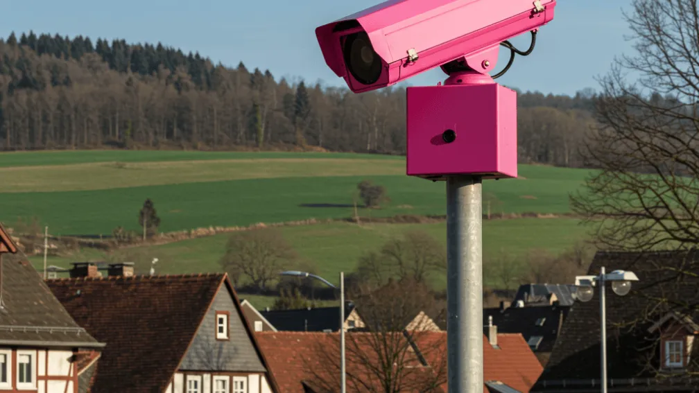 Bodenfelde: Radar mobil vopsit în roz de un necunoscut