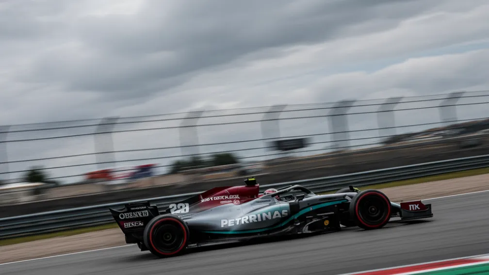Victoria palpitantă în Formula 1: Piastri triumfă după penalizarea lui Verstappen