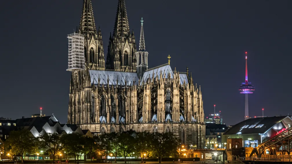 Iluminare LED pentru simbolul orașului: Domul din Köln are lumini noi