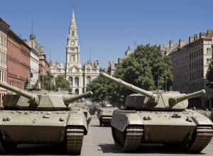 Parada Militară de la Moscova: Spectacol de Propagandă Putinistă care Dezvăluie Slăbiciunile Armatei Ruse