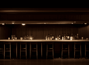 Scandal cu bătaie într-un bar din Kaiserslautern: O femeie a rănit-o pe rivala sa, ambele fiind în stare de ebrietate