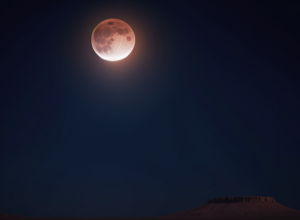 Eclipsa Totală de Lună din 7 Septembrie: „Luna de Sânge” și Impactul Asupra Somnului