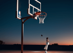 Starul baschetului Angel Reese a debutat pe podiumul faimosului show Victoria's Secret