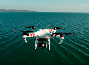 Moment dramatic: Drona agricolă salvează un pescar din apele Chinei