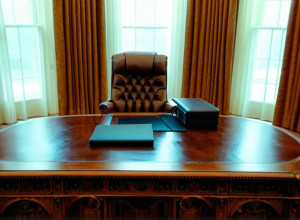 Ironie maximă: Donald Trump, "Sleepy Joe" al său, a adormit în Biroul Oval