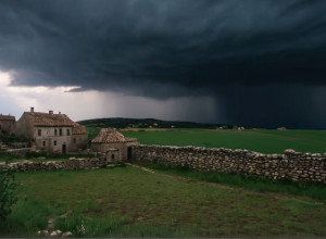 Josef Hader: Cu cât îmbătrânești, cu atât îți este mai frică – Paralele istorice într-o dramă ZDF
