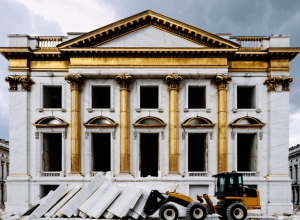 Demolarea Aripa de Est a Casei Albe: O Metaforă a Mandatului lui Trump și a Distrugerii Consensului