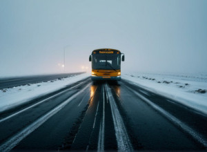 Accident mortal pe un drum înghețat lângă Bad Königshofen: Un tânăr de 25 de ani a murit după ce a intrat în coliziune cu un autobuz