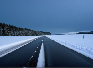 Haos de iarnă în Bavaria: Aproape 100 de accidente în două ore din cauza poleiului