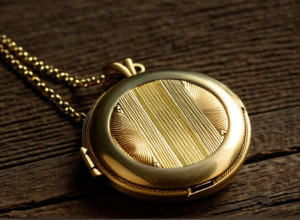 Reuniune Emoționantă: Soră Găsită După 50 de Ani de Căutări