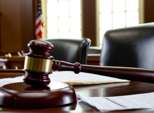 Procesul miliardarului René Benko: Acuzat de faliment fraudulos, mama refuză să depună mărturie