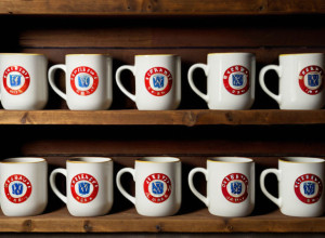 Fanul de fotbal Volker Dieterle: Colecția impresionantă de 201 căni de cluburi de fotbal din Europa