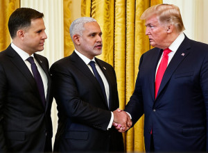 Lupta pentru Putere în Cercul lui Trump: Miza Planului de Pace pentru Ucraina