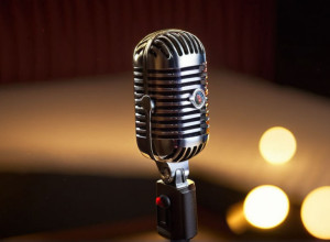 Reportera DAZN Sylvia Walker și fiica ei lansează o piesă de Crăciun emoționantă