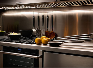 Bucătar rănit cu cuțitul de un coleg într-un restaurant din Berlin