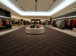 Hoț abil înșeală un bărbat (52) într-un magazin