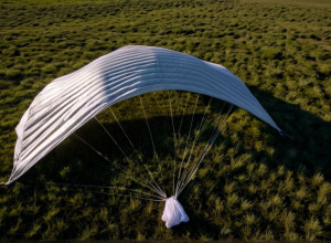 Incident dramatic în Indonezia: Parașuta unui soldat a eșuat în timpul exercițiilor militare