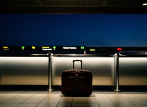 Glumă proastă la aeroport: Bărbat amenință cu bombă și nu mai zboară