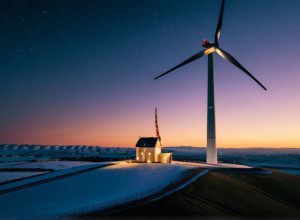 Instalație Gigantică de Crăciun: Un German a Montat un Schwibbogen de 6 Metri pe o Turbină Eoliană la 140 m Înălțime