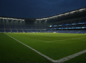 Eintracht Frankfurt în criză: Atacantul cheie Jonathan Burkardt, accidentat grav