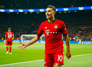 Гримальдо – Духът Свободен на Хюльманд: Ключовата Версатилност на Звездата на Байер Леверкузен