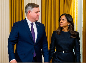 JD Vance neagă zvonurile despre probleme conjugale după ce soția sa a fost văzută fără verighetă