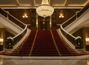 Noi Intrări și Tensiuni la Fürstenhof: Ce Se Întâmplă Săptămâna Aceasta în "Sturm der Liebe"?