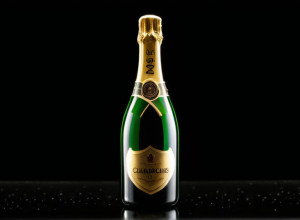 Proces în cazul șampaniei otrăvite: Tragedie la petrecere, un bărbat a murit din cauza Ecstasy-ului Lichid