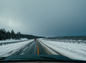 Accident în masă în SUA: O coliziune cu 50 de vehicule blochează o autostradă din Indiana după furtuna de iarnă