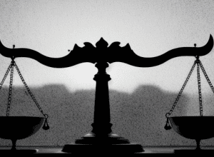 Șoc la Tribunal: Tânăr de 22 de Ani și-a Torturat Prietena cu un Fier de Călcat – Detalii Înfiorătoare