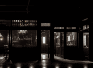 Incident violent într-un bar din Nordhorn: Bărbat rănit cu o sticlă de sticlă – Poliția caută martori