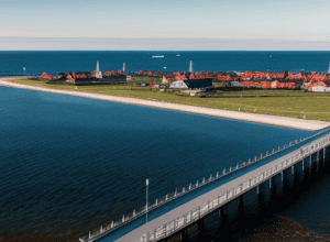 Construcții Spectaculoase – Zig-zag, Oval, Port – Pontonuri pe Coasta Baltică