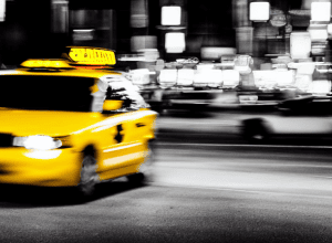 Accident Taxi Șocant - Beată Atinge Volanul - Impact!
