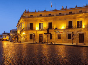 Tribunalul Constituțional al Spaniei marchează 45 de ani cu o sesiune plenară extraordinară în Cádiz: O celebrare a constituționalismului spaniol